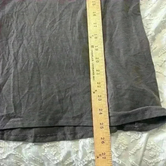 Athleta athletic gray tank with criss cross back. Women’s size medium - Picture 5 of 7